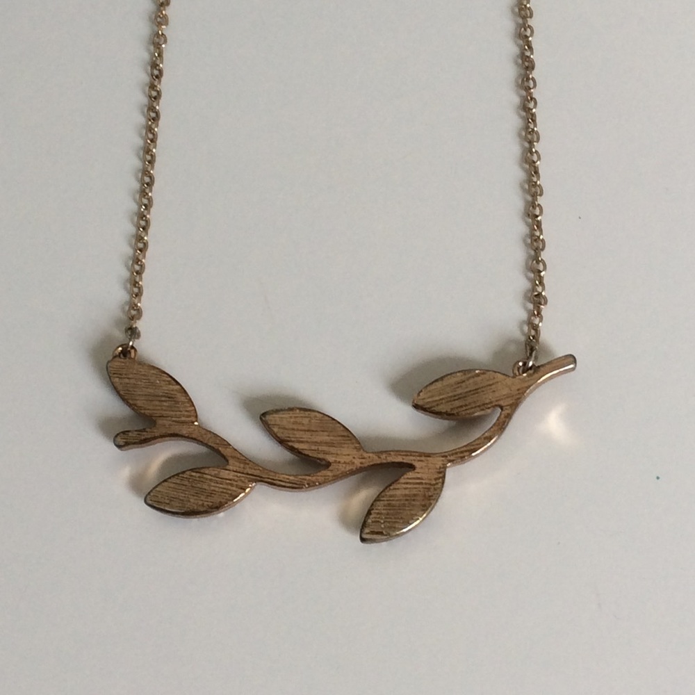 LC Marcasite style Leaf Necklace - Picture 7 of 9